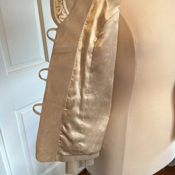 ❤️ On Trend Bradley Bayou SUEDE blazer with beautiful trim work ❤️ - Picture 8 of 9